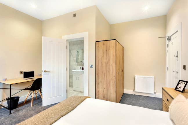 Beautiful Huge Ensuite Room🏡 Main Photo