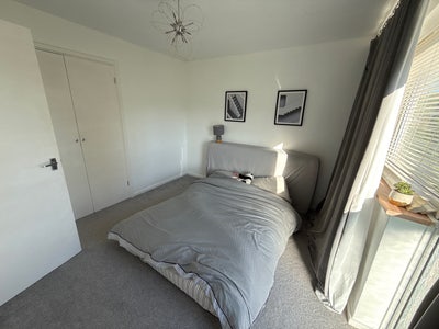 Room to rent in Reigate asap Main Photo