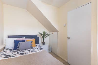 Room for Budget Price in Putney! Main Photo