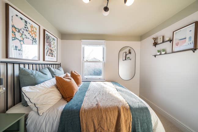 En-Suite in a Luxe 6-Bed House - Clapham North Main Photo