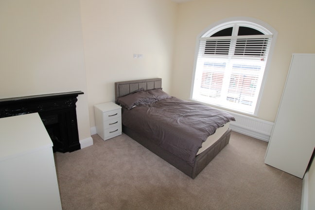Room to Rent Town Centre Location Main Photo