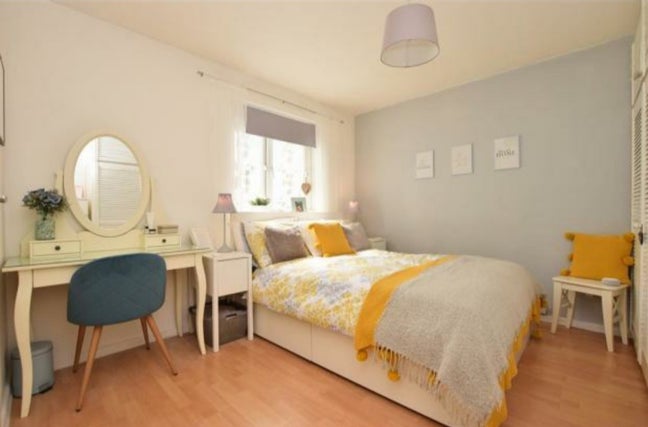 2 Bed Flat, Sutton Common Road, SM13HP Main Photo