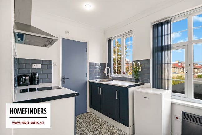 Refurbished one-bedroom flat on Lea Bridge Road. Main Photo