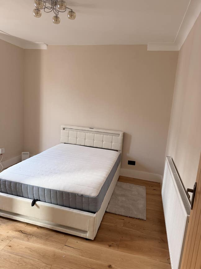 3 bed house completed new refurbished  Main Photo