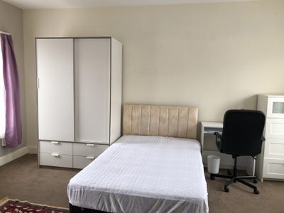 Lovely Rooms in Respectful Female Houseshare Main Photo