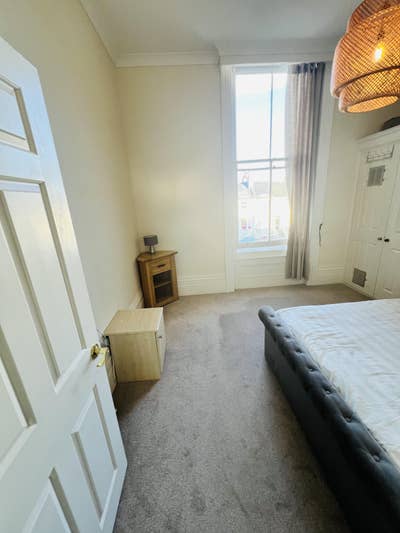 Large Double Room– Central Hove, 2 Mins from Beach Main Photo