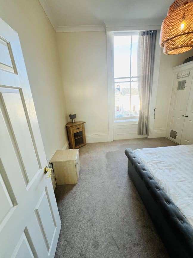 Large Double Room– Central Hove, 2 Mins from Beach Main Photo
