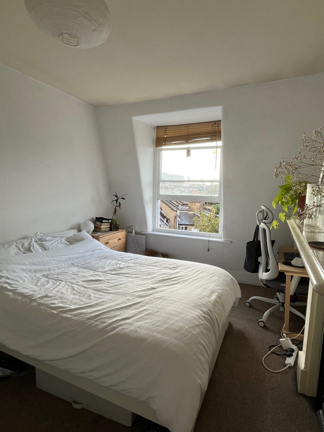 Gorgeous 4 bed flat in Oval Main Photo