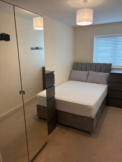Double bedroom, own bathroom, all bills incuded Main Photo