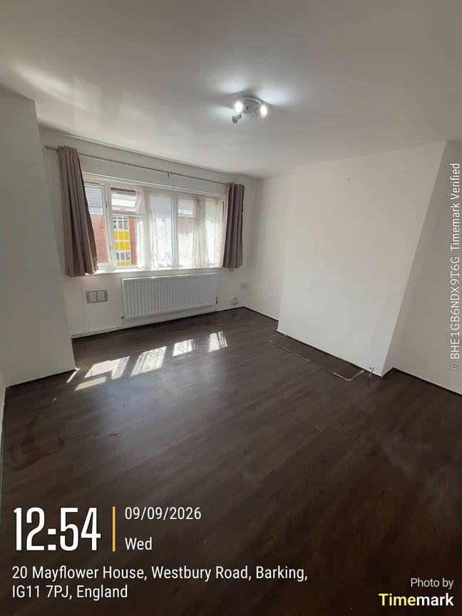 Newly Refurbished 1-Bedroom Flat – Barking Main Photo