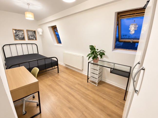 Your Cosy New Home in the Heart of E1 🏡 Main Photo
