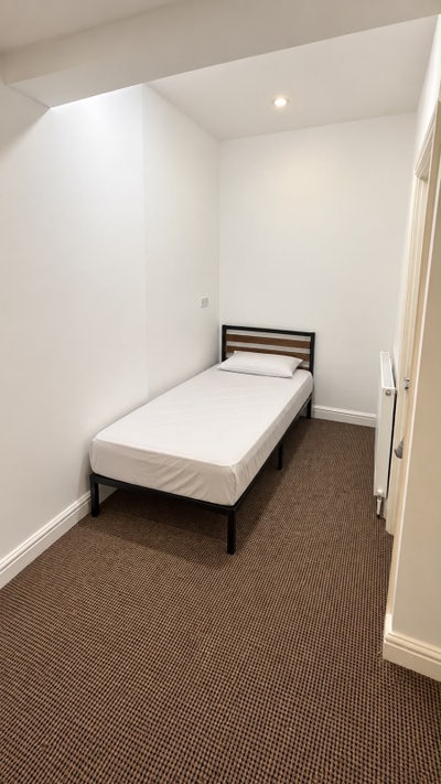 Single/Double Bedroom WV6 Main Photo