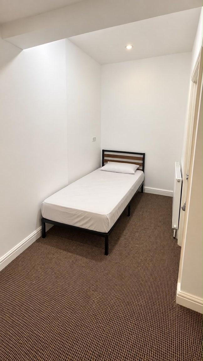 Single/Double Bedroom WV6 Main Photo