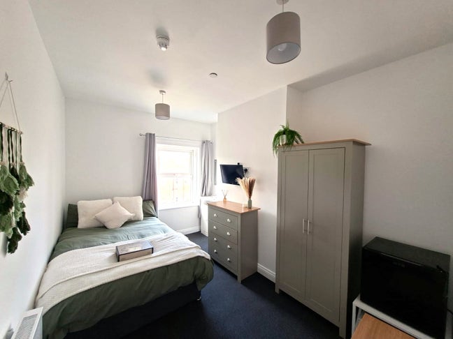 Spacious Double Rooms - Newly Refurbished Main Photo