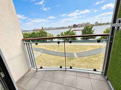 2 Bed 2 Bath Riverside Apartment SE28 Main Photo