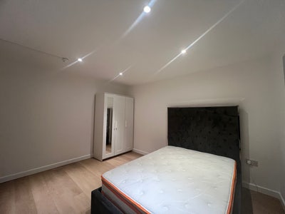Double South Facing Room  Main Photo