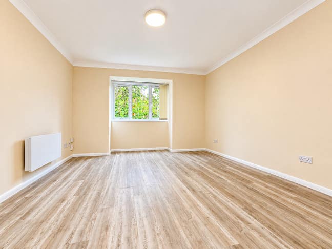 Newly Refurbished 1 Bed Apartment in South Croydon Main Photo