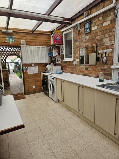 3 x Single rooms to let in Bletchley  Main Photo