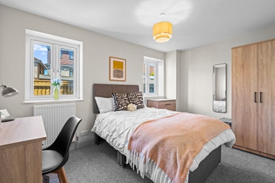 Modern En-suite by Bristol/Bath Cycle Path Main Photo