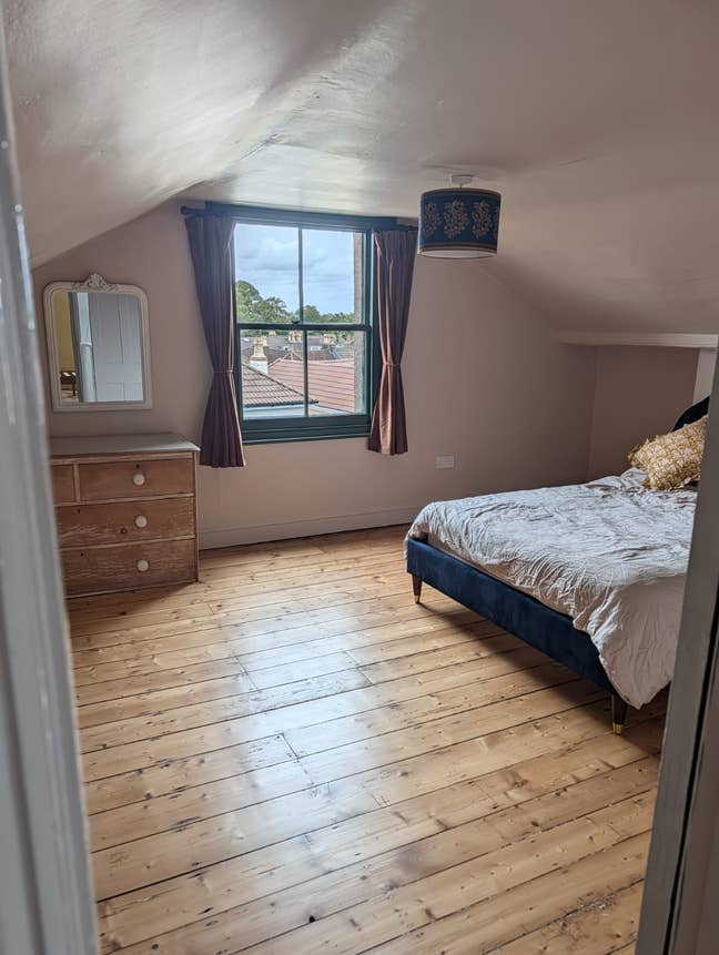 Double room in a lovely home. Main Photo