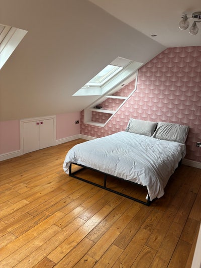 Clean double room with en-suite  Main Photo