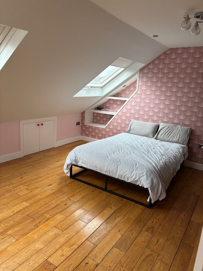 Clean double room with en-suite  Main Photo