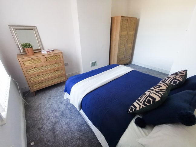 Recently refurbed/Spacious House/Town Short Walk Main Photo
