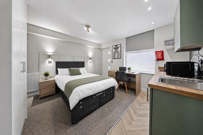 Newly Refurbished Ensuites and Studios  Main Photo