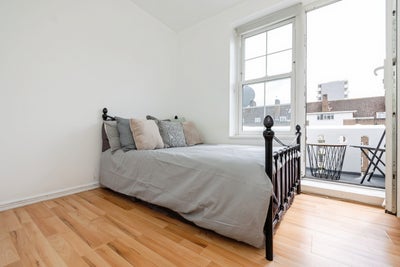 Double Room with Private Balcony – Bills inc- SW9 Main Photo