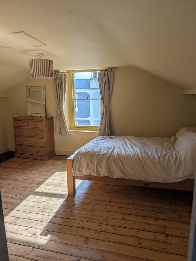 Double room in a lovely home. Main Photo