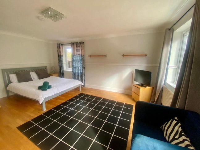 Large Double Room  Main Photo