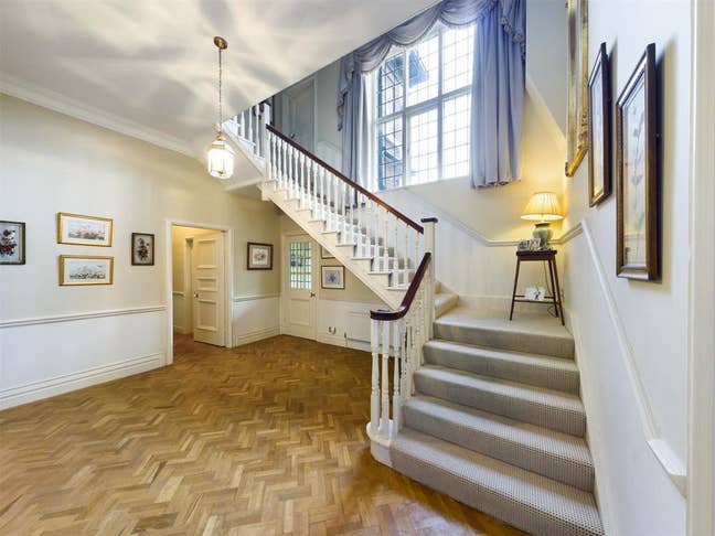 Large Period Home with 5 very large bedrooms Main Photo