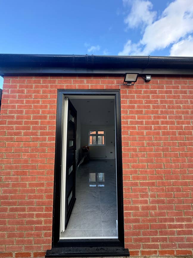 Modern Furnished Studio in Mitcham  Main Photo