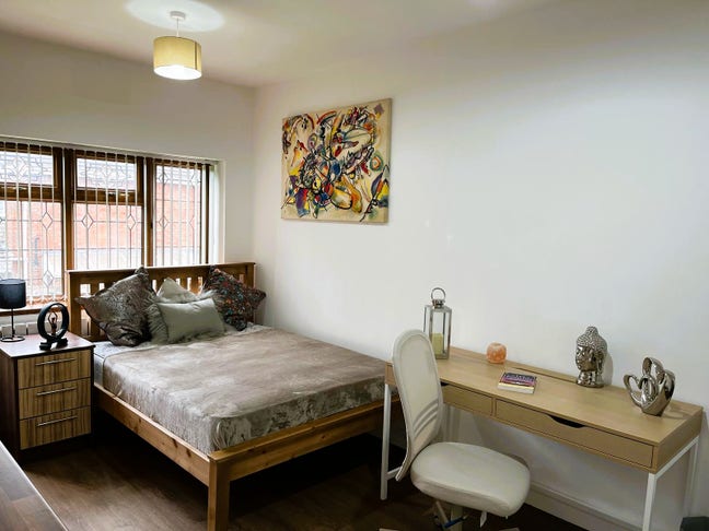 Luxury | En-Suite | Kitchenette | Bills Inc B21 Main Photo