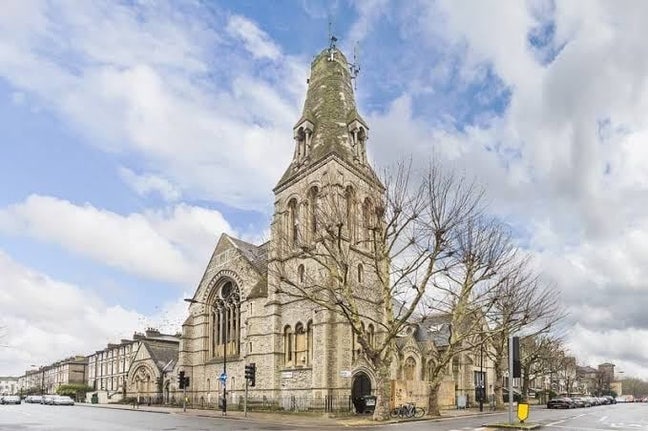 Huge en-suite room & workspace in converted church Main Photo