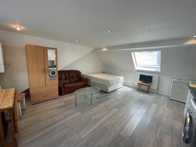 Self contained studio flat! Main Photo