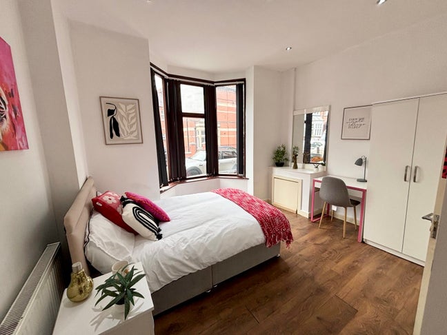 NEW Ensuite Room Available in Stretton Road! Main Photo