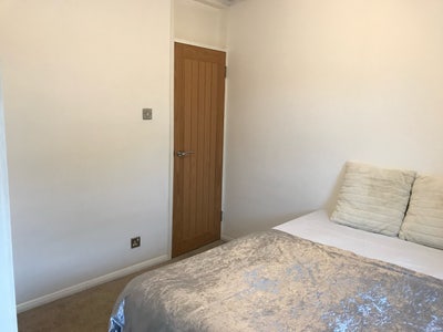 Double Room with built in Desk and Triple Wardrobe Main Photo