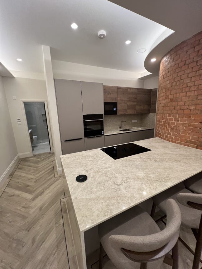 1 Bedroom Property E1W  Main Photo