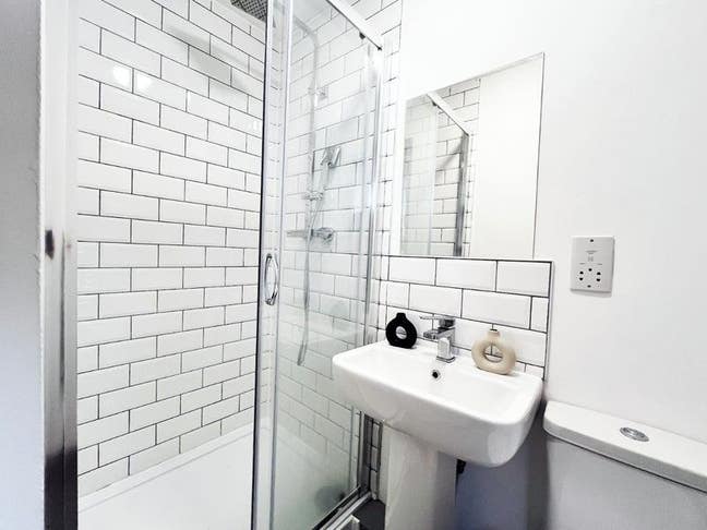 *Utility Bills &pound;30 per month Main Photo
