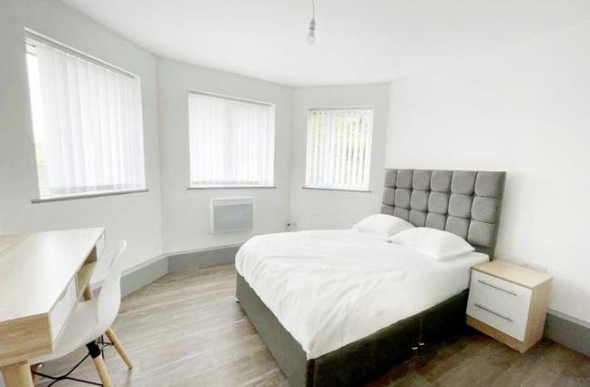 *Utility Bills &pound;30 per month Main Photo