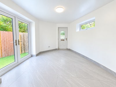 **02 Bed Flat** Hayes** Rostrevor Gardens** UB3 Main Photo