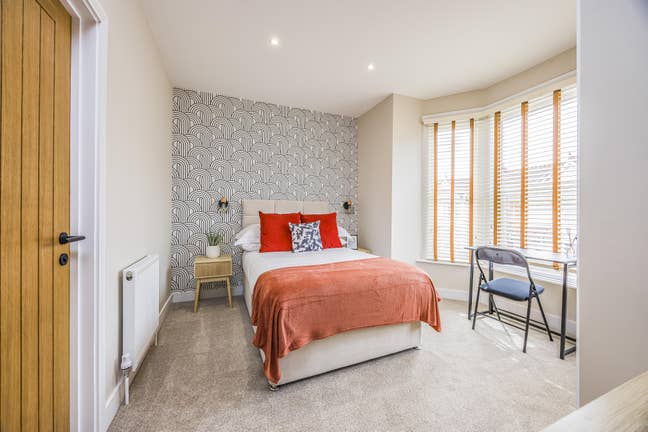One Gorgeous Ensuite Room Available Soon in Hilsea Main Photo