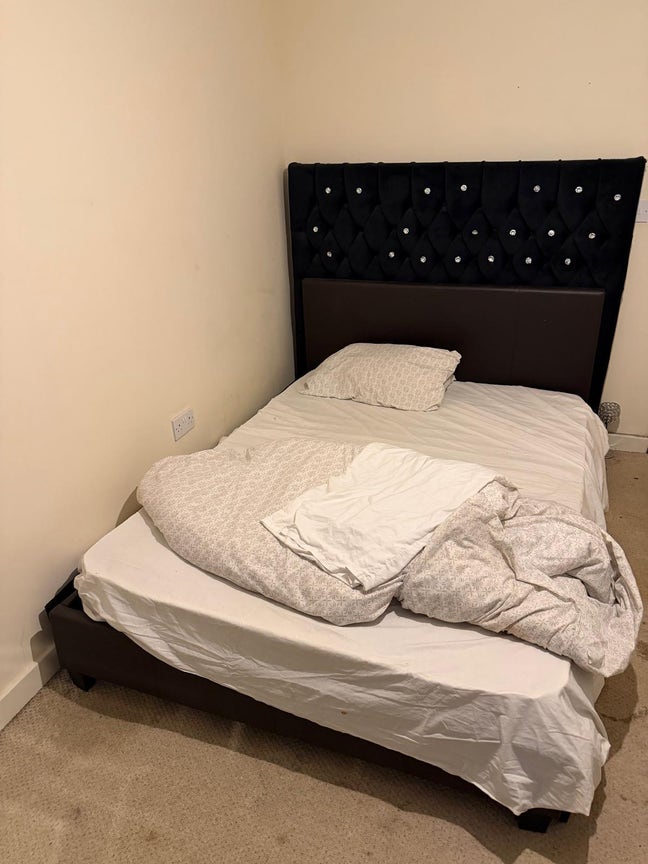 Conveniently Located Room in Peterborough – Shops  Main Photo