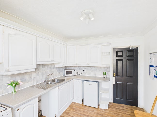 A well presented, fully furnished Rooms available Main Photo