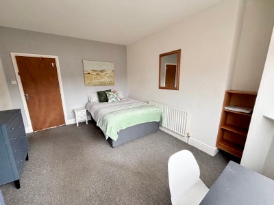 2 Double Rooms Available Close To Uol! Main Photo
