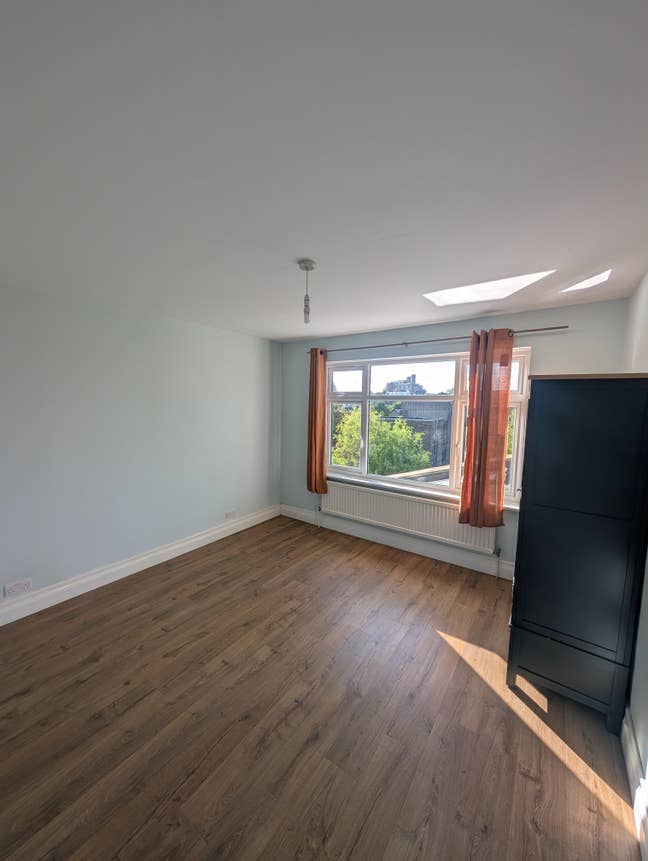 Large double in spacious, friendly home Main Photo