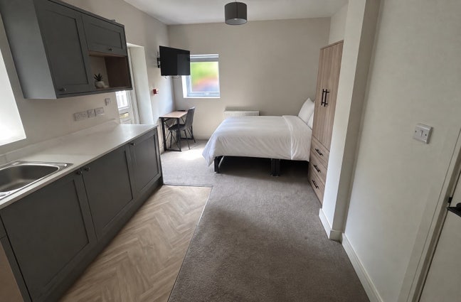 Spacious Double Room | En-Suite with Kitchenette Main Photo