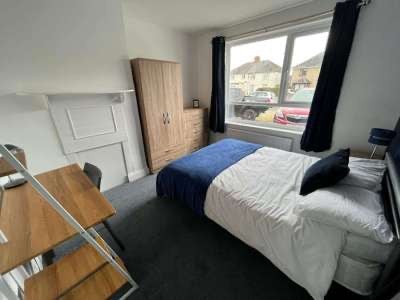 Double Bedroom Available Now 🏠 Main Photo
