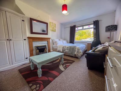 Spacious Double Room – Thorpe Way, CB5 (161TW1) Main Photo